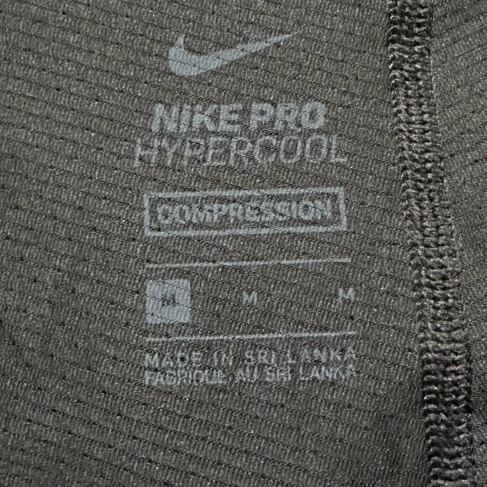 🏋🏻‍♀️Nike Pro hypercool Compression Capri legging size medium. - Picture 6 of 6